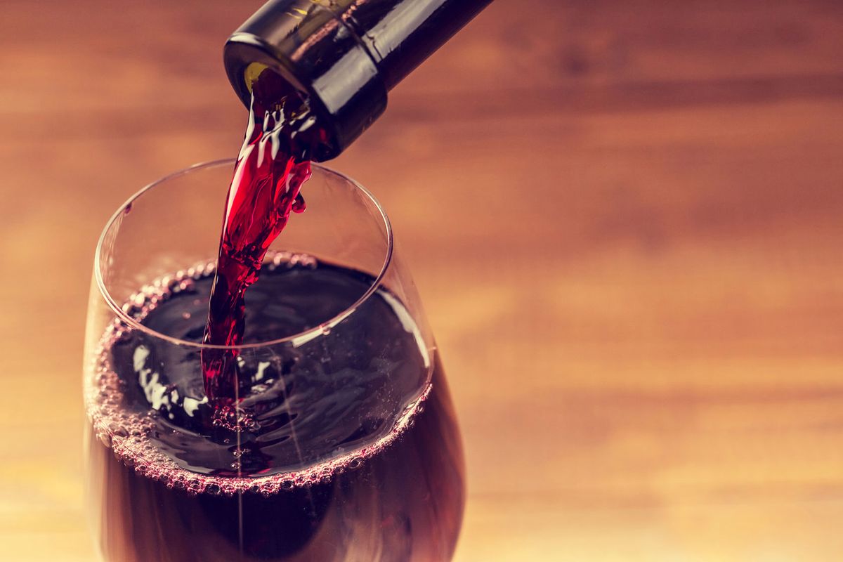 Lampka wina – dobra dla serca czy szkodliwa dla zdrowia?