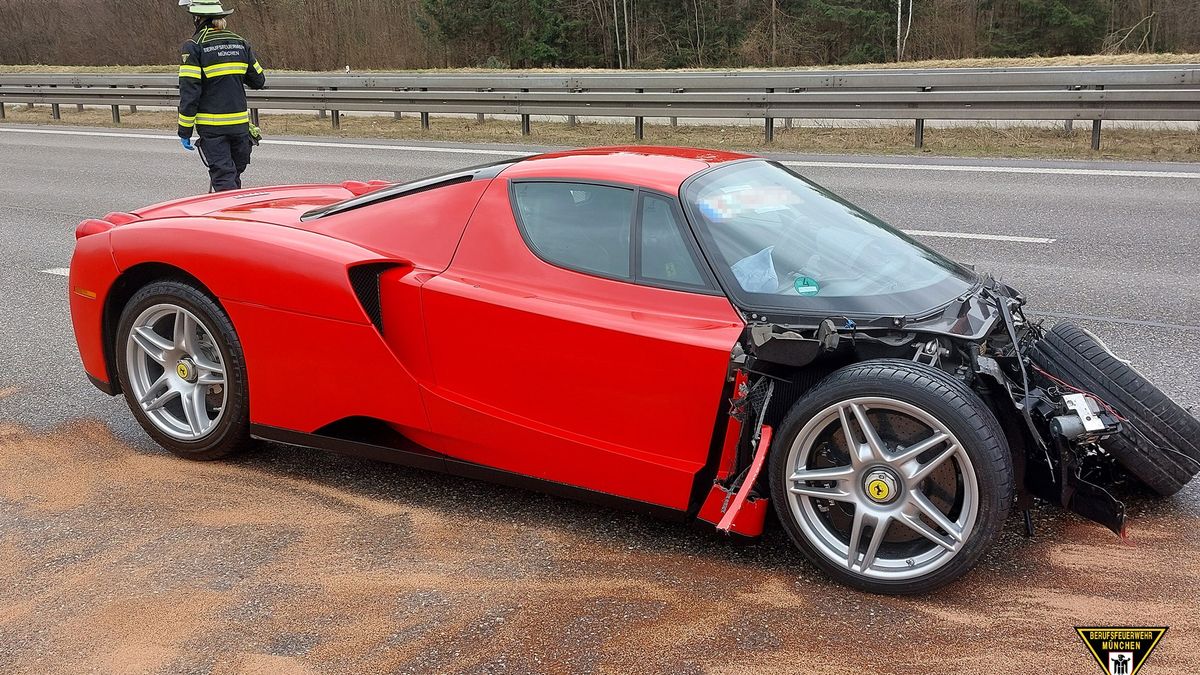 Ferrari Enzo wyprodukowano w 400 egzemplarzach. Jeden z nich właśnie rozbito
