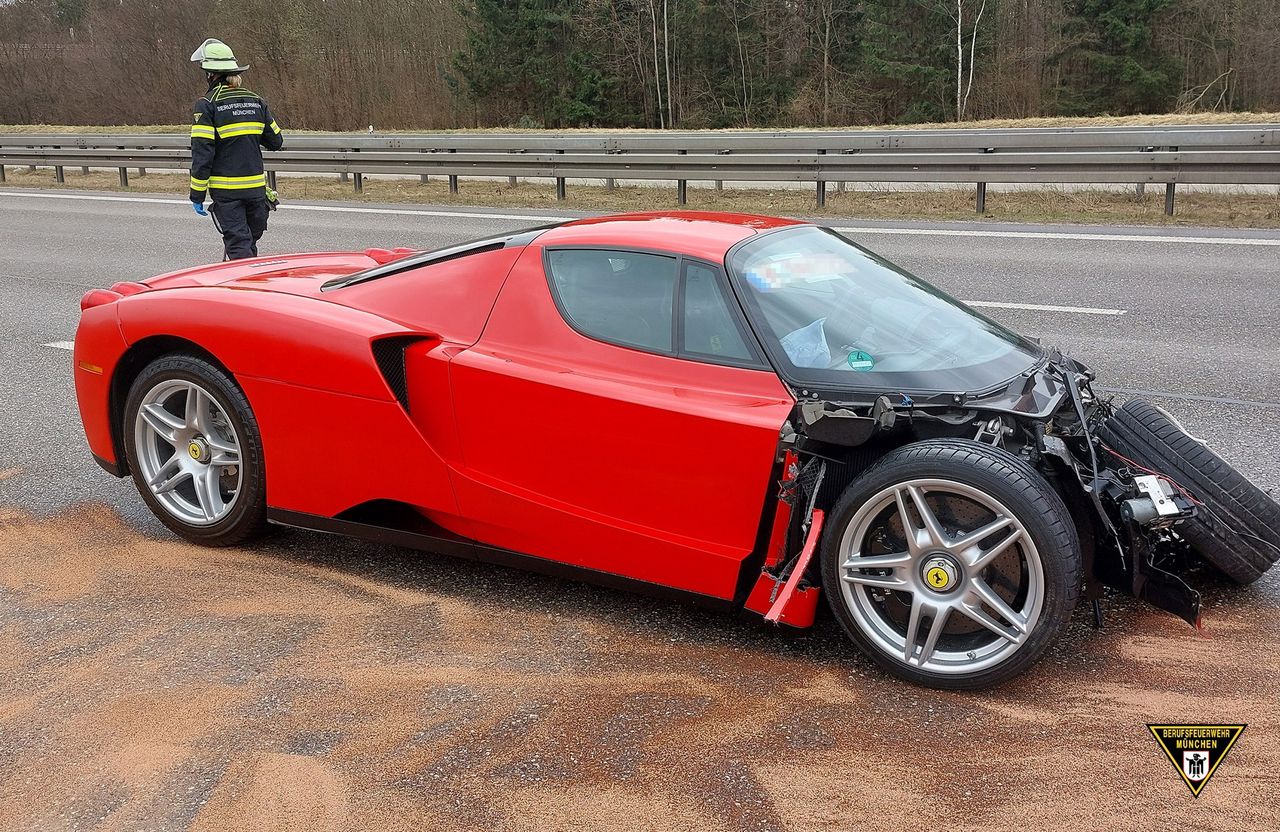 Ferrari Enzo skasowane na niemieckiej autostradzie. Było ich zaledwie 400