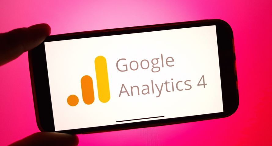 Google Analytics pokaże, jak duży ruch pochodzi z platform AI