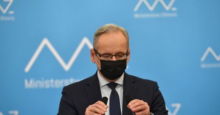 "To żenujące". Burza po konferencji Niedzielskiego