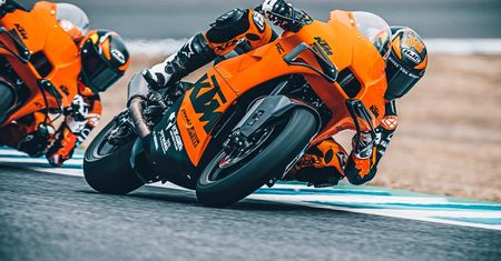 KTM RC 8C to powrót Austriaków do świata motocykli sportowych
