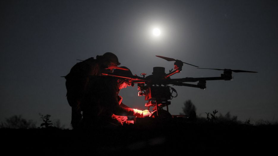 A handout photo made available by the press service of the 24th Mechanized Brigade of the Ukrainian Armed Forces on 16 May 2025 shows servicemen of the 24th Mechanized Brigade named after King Danylo operating a 'Kazhan' (Bat) unmanned aerial vehicle (UAV) for supply delivery and bomb carrying at an undisclosed location near the frontline city of Chasiv Yar, Donetsk region, eastern Ukraine, 15 May 2025, amid the Russian invasion. EPA/24TH MECHANIZED BRIGADE PRESS SERVICE HANDOUT HANDOUT EDITORIAL USE ONLY/NO SALES Dostawca: PAP/EPA.