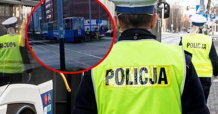 Weszła wprost pod tramwaj. "Zapatrzona w telefon"