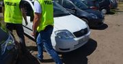 Łeba: Rodzice zostawili dziecko w rozgrzanym samochodzie i poszli na zakupy