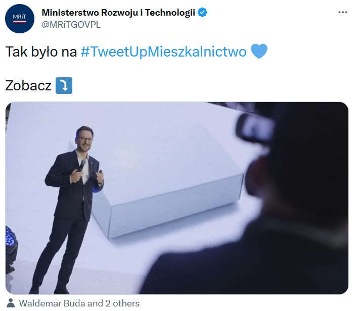 Pudełko, które pokazał minister Buda, ma kryć nowe pomysły PiS dotyczące mieszkalnictwa