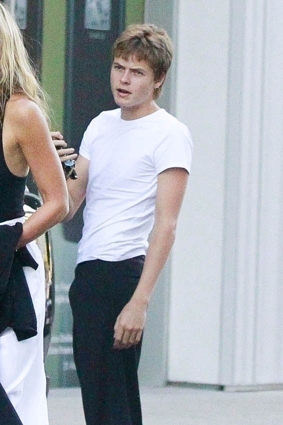 Gwyneth Paltrow mknie do modnej knajpki z mężem i nastoletnim synem