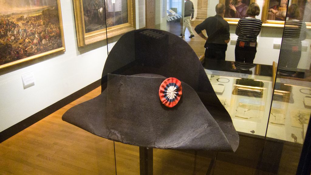 Jeden z pozostałych kapeluszy Napoleona, obecnie </br>w muzeum w Berlinie