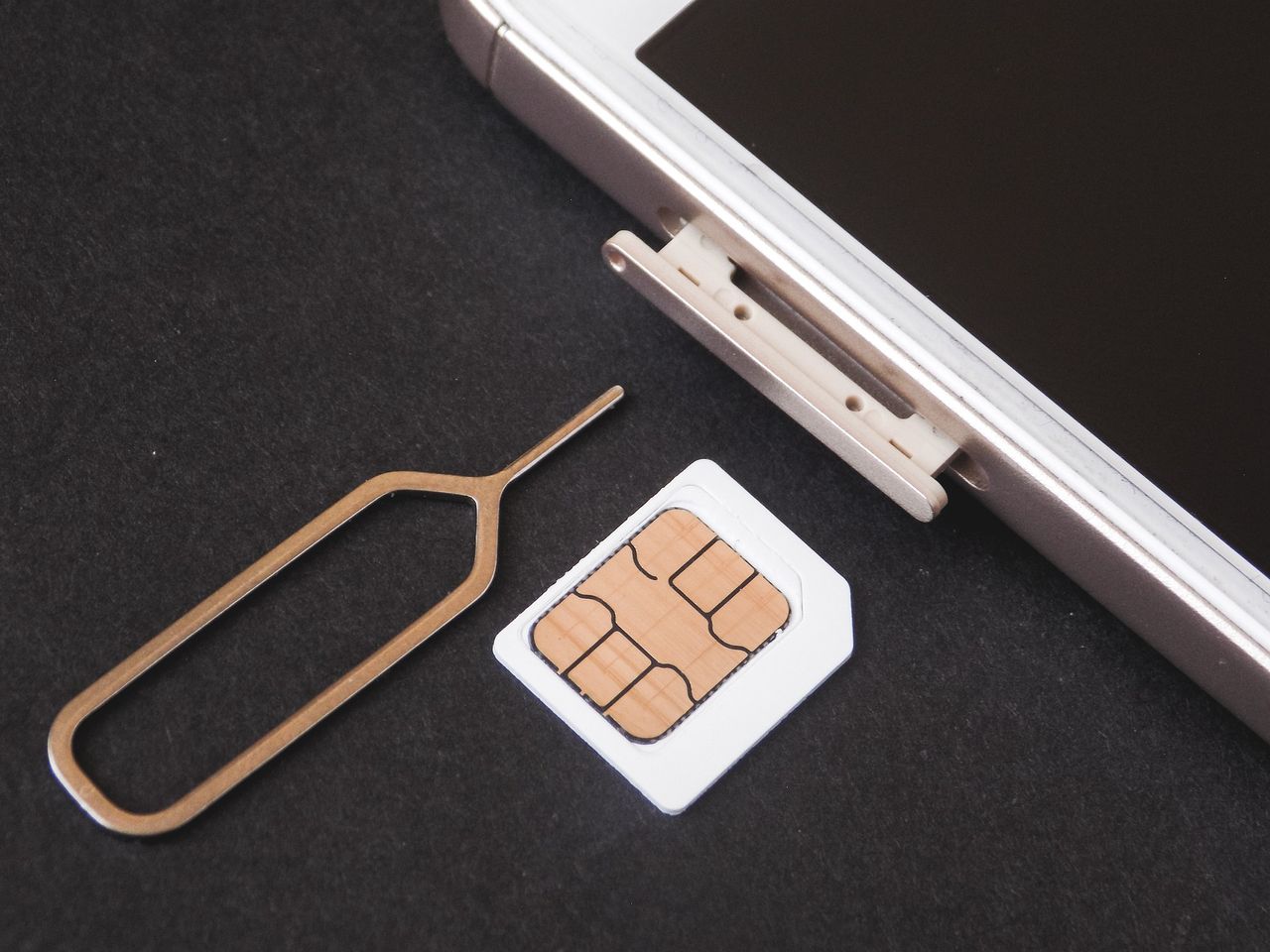 Wybrani klienci T-Mobile mogą zapomnieć o kartach SIM
