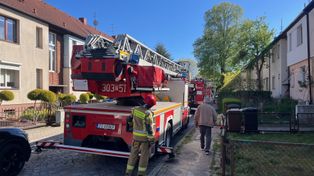 Szczecin: Pożar dachu szeregowca na Pogodnie. Ewakuowano cztery osoby