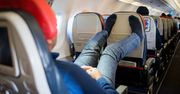 Ściągasz buty w samolocie? Oto dlaczego nie powinieneś