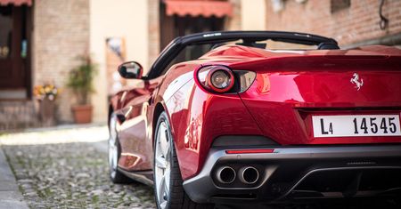 Ferrari wzywa do serwisu 23 tys. aut z rynku USA. Winny element za kilka dolarów