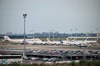 Skutki cyberataku. Lotnisko w Brukseli odwołuje połowę niedzielnych rejsów