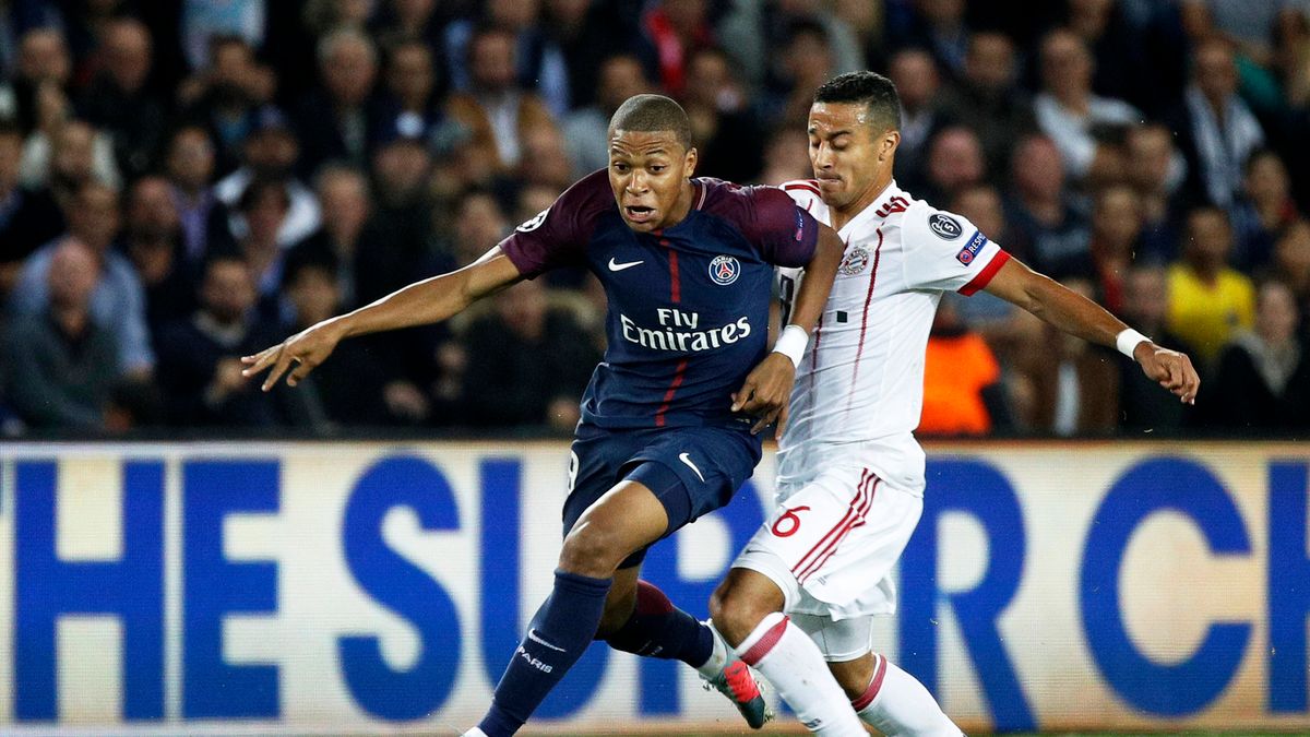 Kylian Mbappe (z lewej) i Thiago Alcantara (z prawej)