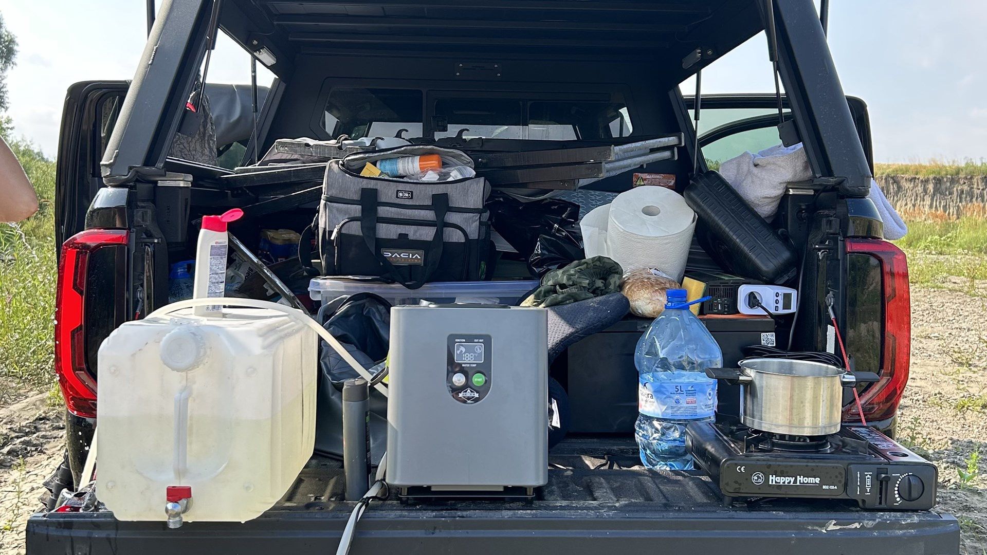 VW Amarok z zabudową i namiotem Alu-Cab