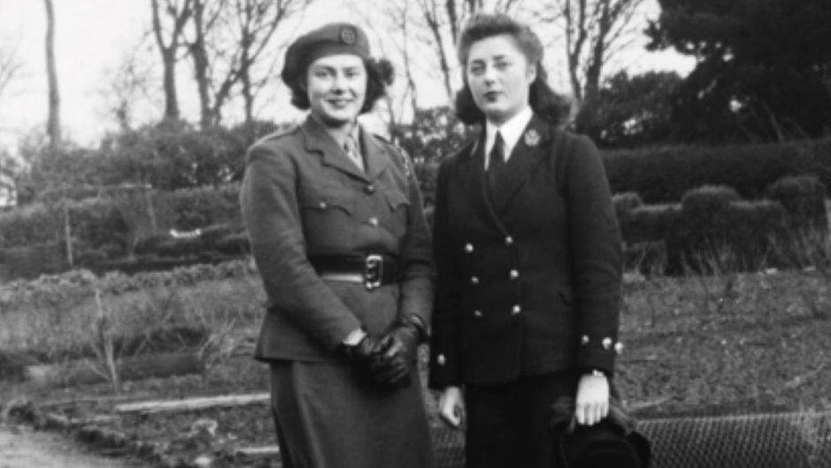 Jean Argles w mundurze