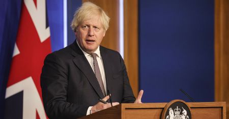 Wielka Brytania. "Boris Johnson nie chciał lockdownu, bo umierały starsze osoby"