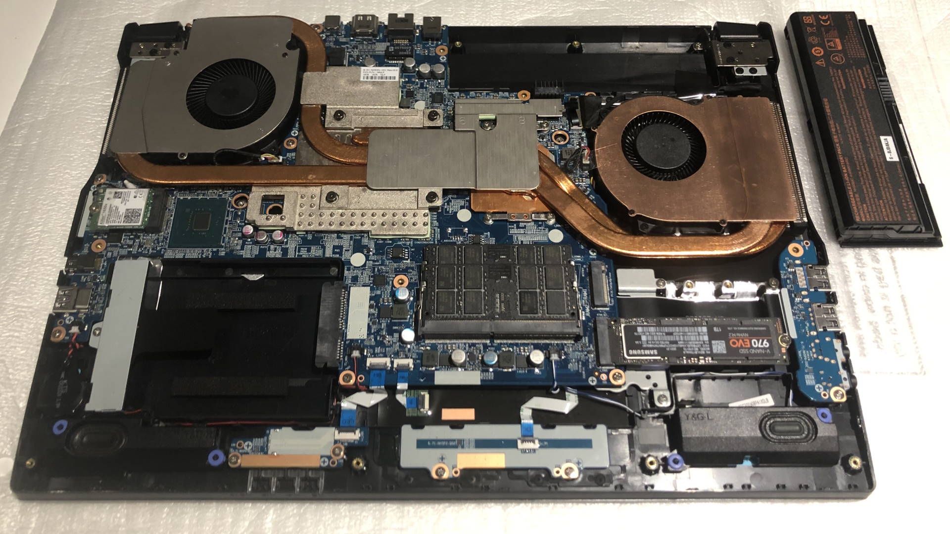 Hyperbook NH5 z RTX 3060 - w środku