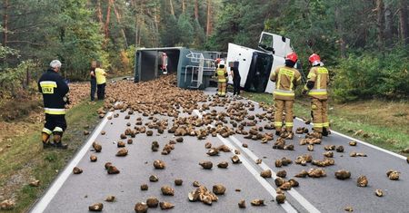 Nie wyrobił na zakręcie i rozsypał buraki. Teraz musi za to słono zapłacić