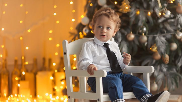 Elegancka świąteczna stylizacja dla chłopca