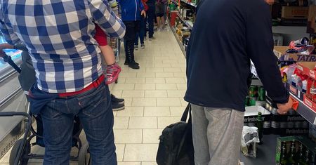 Zaczyna się długi weekend. W marketach ogromne kolejki