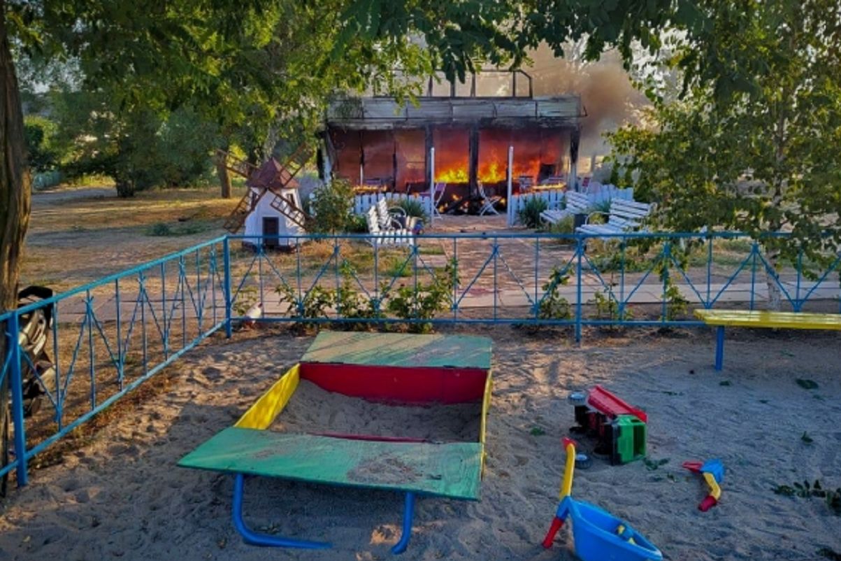 Russia targets Zaporizhzhia children's café, casualties reported