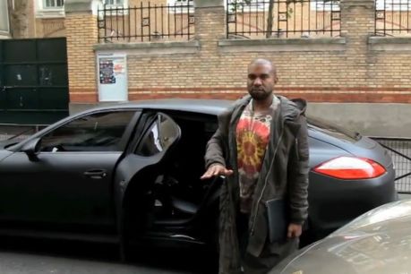 Kanye West DZIĘKUJE PAPARAZZI ZA... "SZACUNEK"!