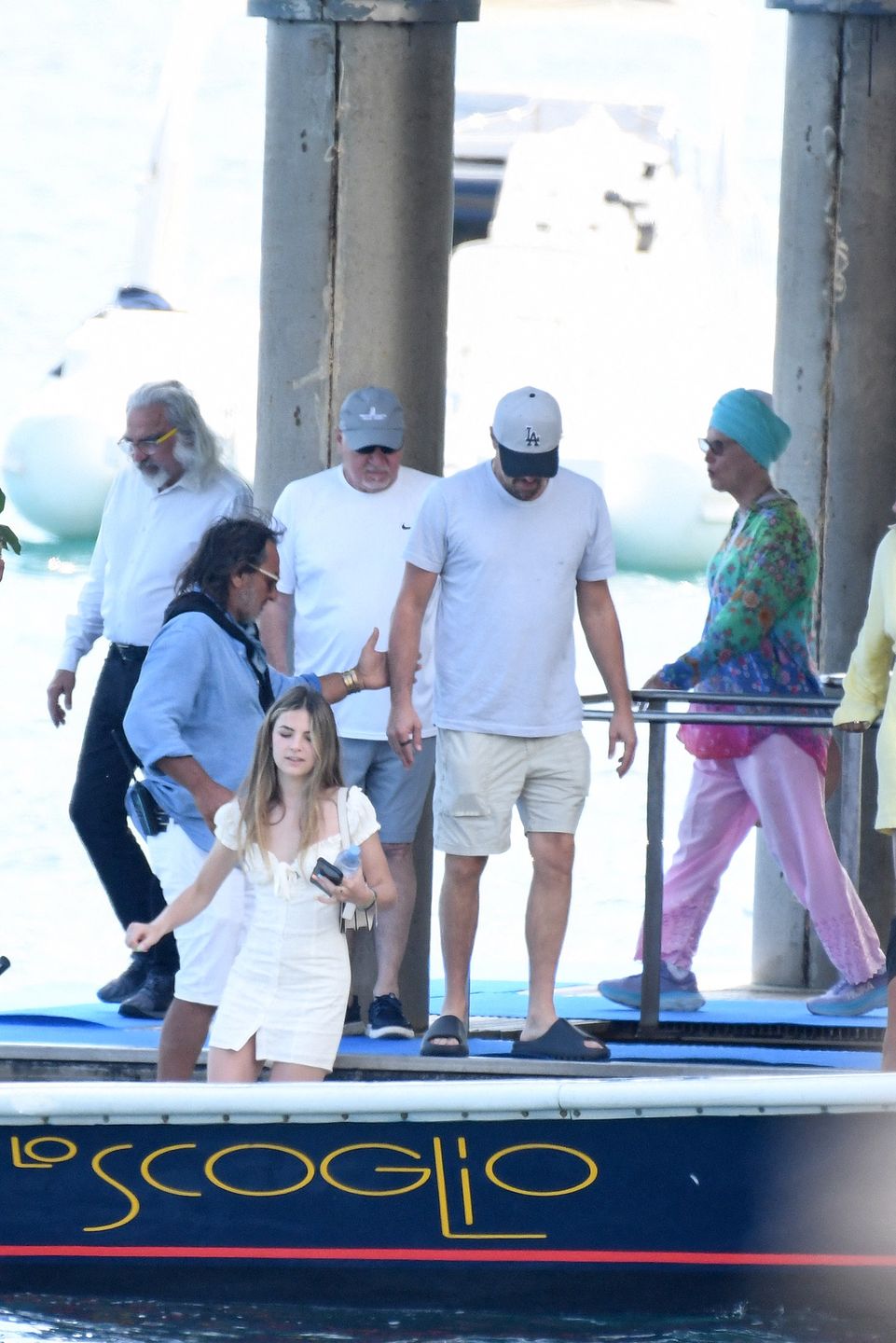 Leonardo DiCaprio z rodzicami i młodą pięknością