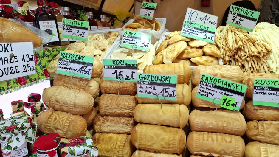 Stoiska z serami góralskimi w Zakopanem