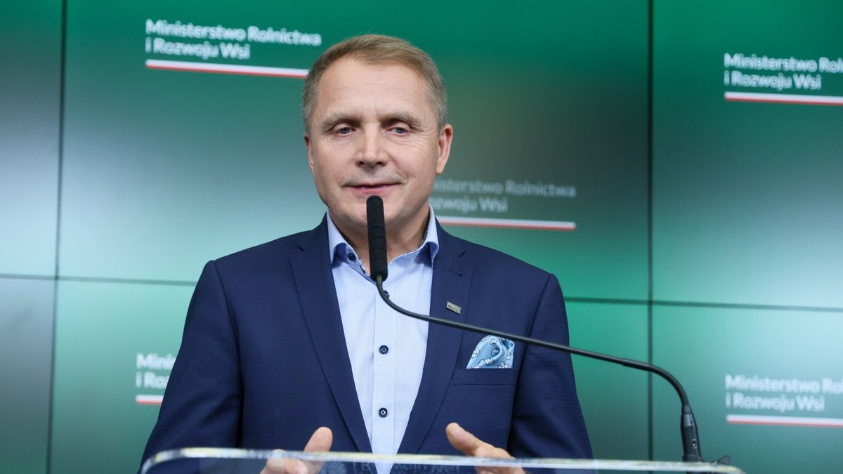 Ministerstwo Rolnictwa o dzia?ce pod CPK
Fot. Pawel Wodzynski/East News, 29.10.2025. Warszawa. Konferencja prasowa ministra Stefana Krajewskiego z udzialem dyrektora generalnego KOWR Henryka Smolarza (n/z) ws. dzialki przeznaczonej pod budowe CPK.
Pawel Wodzynski