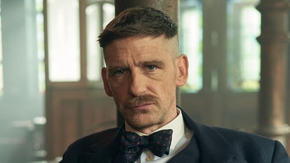 Paul Anderson jako Arthur Shelby w "Peaky Blinders"