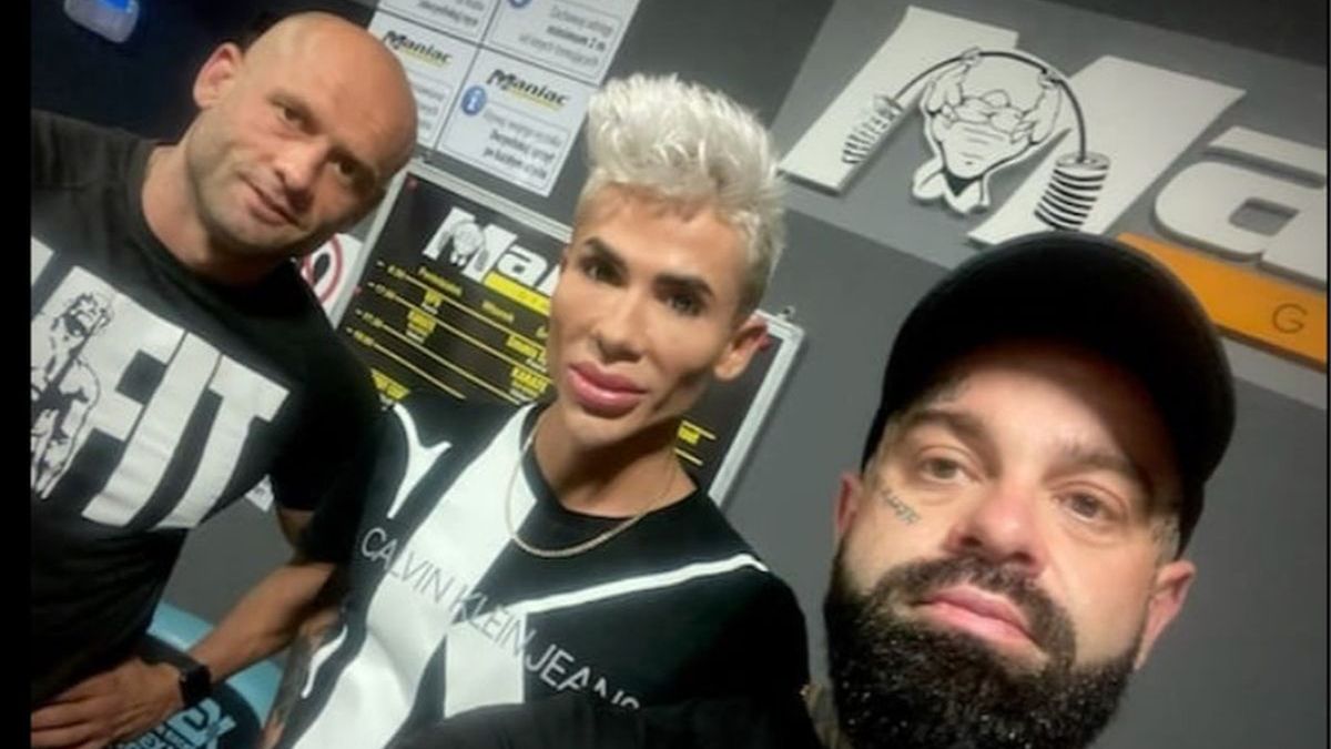 "Polski Ken" i trenerzy