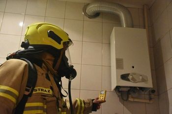 Śląsk: Pięcioosobowa rodzina w szpitalu. Czujnik tlenku węgla nie zadziałał, bo miał za słabe baterie