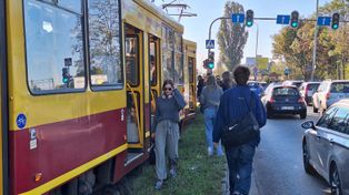 Łódź: Dziś i jutro zmiany dla kierowców i MPK. Drogowcy wchodzą na Szparagową i Wersalską, tramwaje wracają na Pomorską, a znikają z Pabianickiej