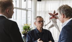 Netflix nakręci film o polskim nauczycielu informatyki. Więcej inżynierów w Warszawie