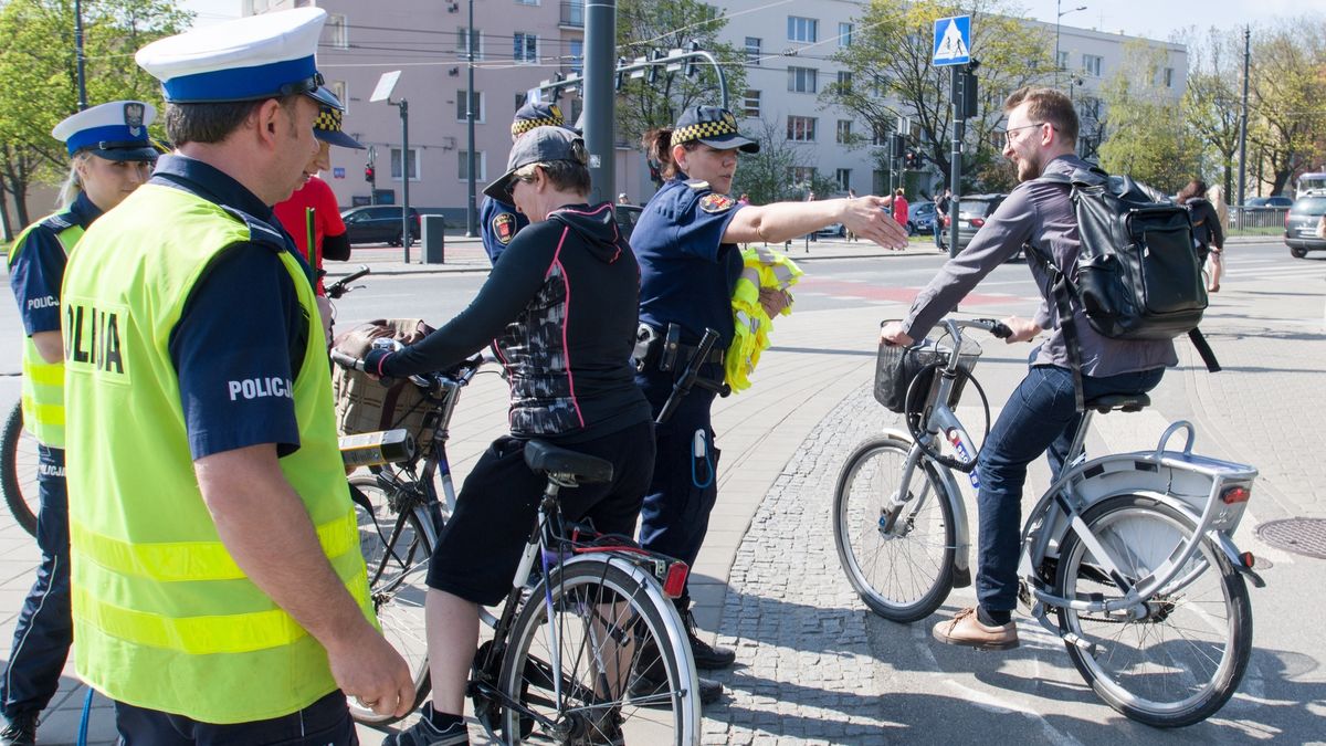 Rowerzyści na chodnikach i piesi na ścieżkach to codzienny widok