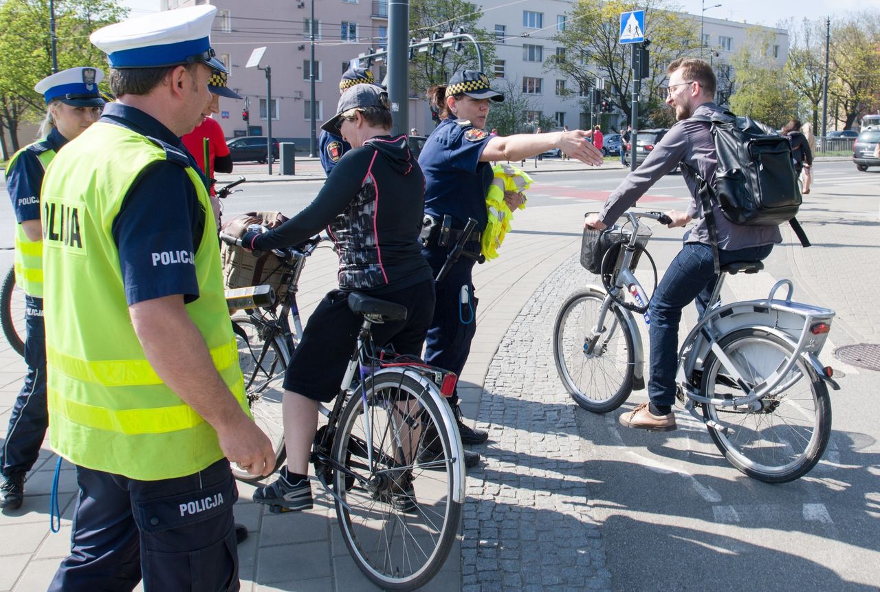 Rowerzyści na chodnikach i piesi na ścieżkach to codzienny widok