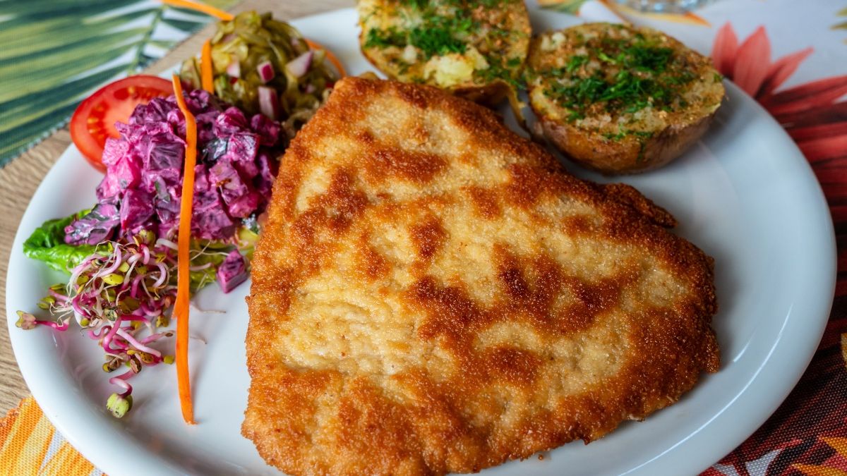 Kotlet schabowy w  panierce ze skrobią ziemniaczaną