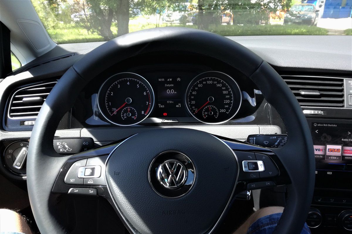 Nawet Golf ma już systemy półautonomiczne.