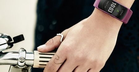 Po 2 latach debiutuje następca Gear Fit, Samsung pokazuje też sprytne słuchawki