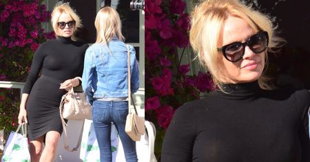 Piersi 48-letniej Pameli Anderson... (ZDJĘCIA)