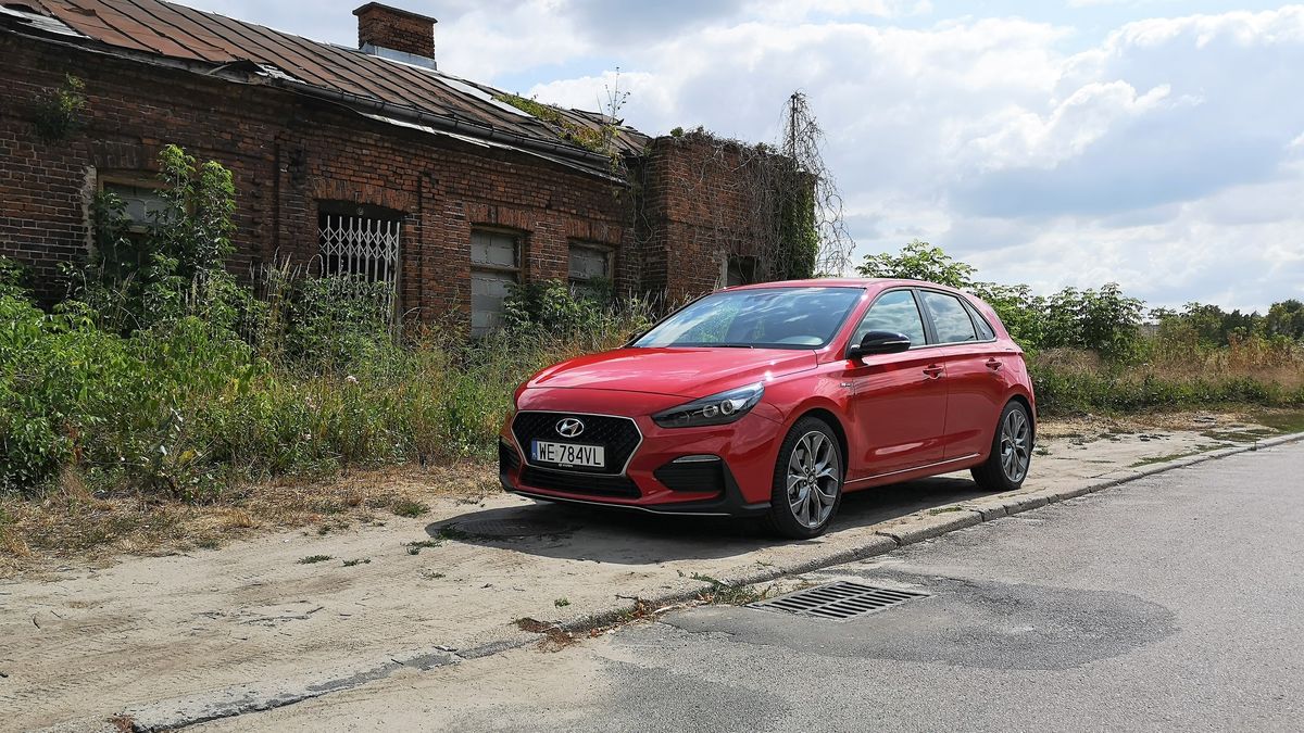 Hyundai i30 N-Line: Czy brak nawigacji i seryjne audio to problem? 1