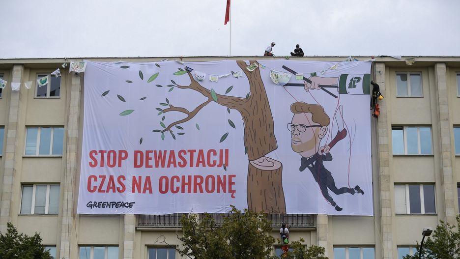  Protest Greenpeace'u na gmachu Ministerstwa Środowiska. Warszawa, 03.08.2020