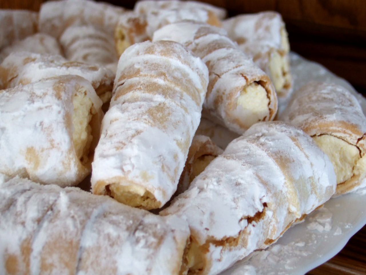 Unleash your inner baker: Homemade cream-filled pastries without special molds