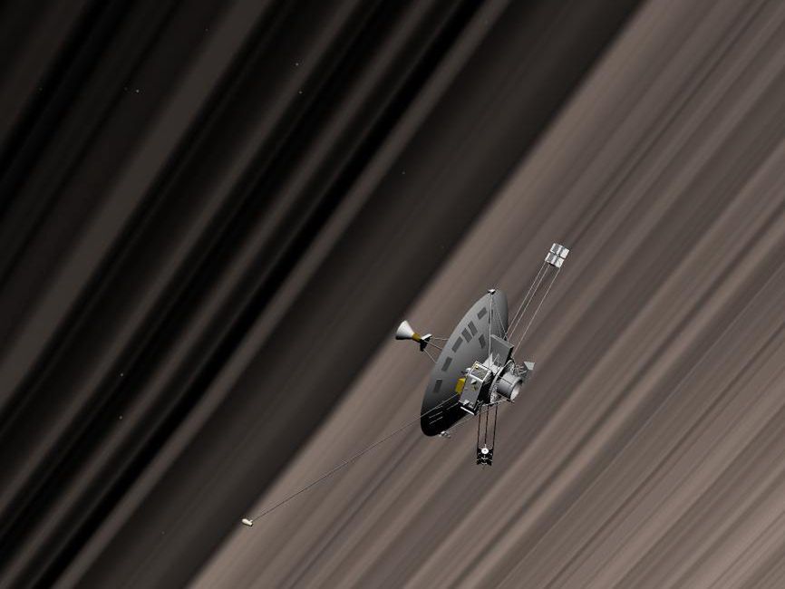 Sonda Pioneer 11 na tle pierścieni Saturna - wizualizacja