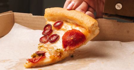 Pizzę odgrzewam tylko w taki sposób. Dzięki temu smakuje jak prosto z knajpy