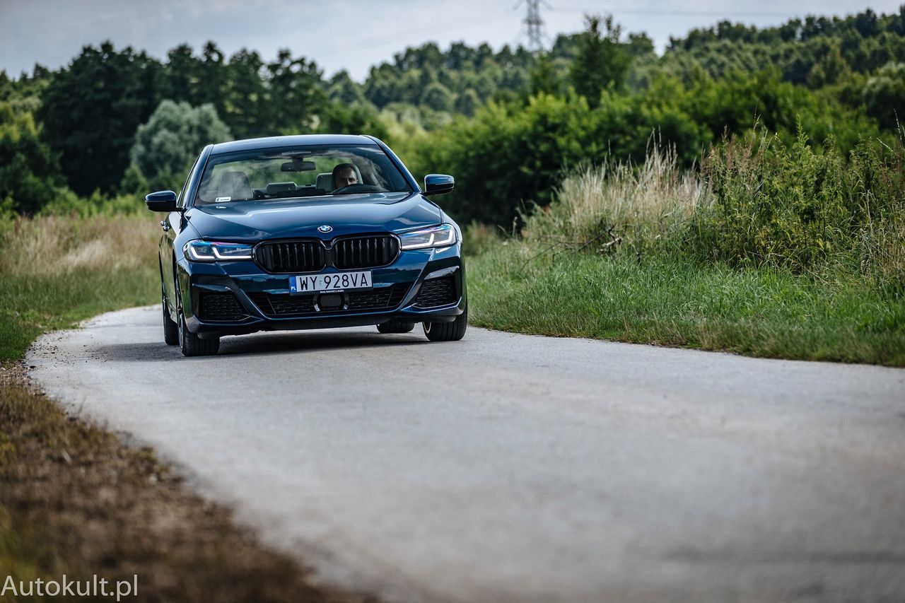BMW 545e xDrive (2022)