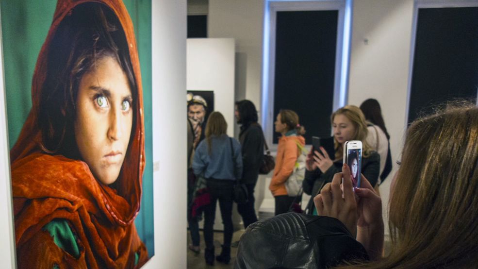 Steve McCurry komentuje: „Obecnie opowiadam historie obrazem”. Fotograf odniósł się do zarzutów w sprawie fotomanipulacji 1