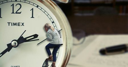 Zmiana czasu 2020. Już za kilka godzin przejdziemy na czas zimowy