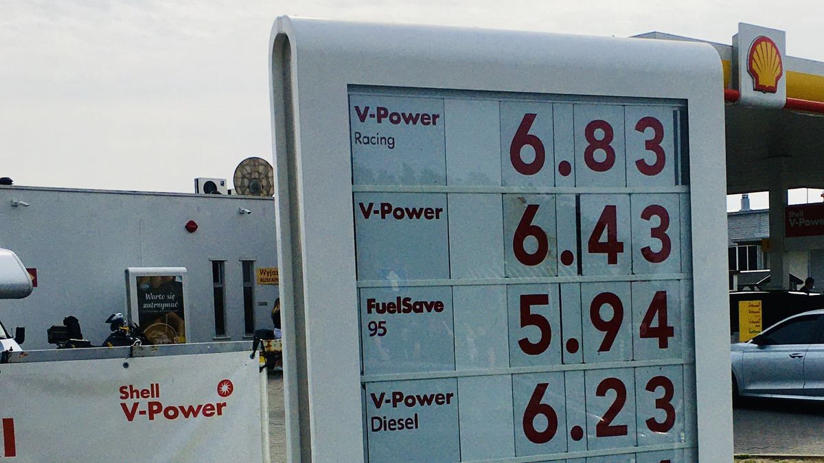 Ceny paliw. Końcówka wakacji na niektórych stacjach jest rekordowo droga